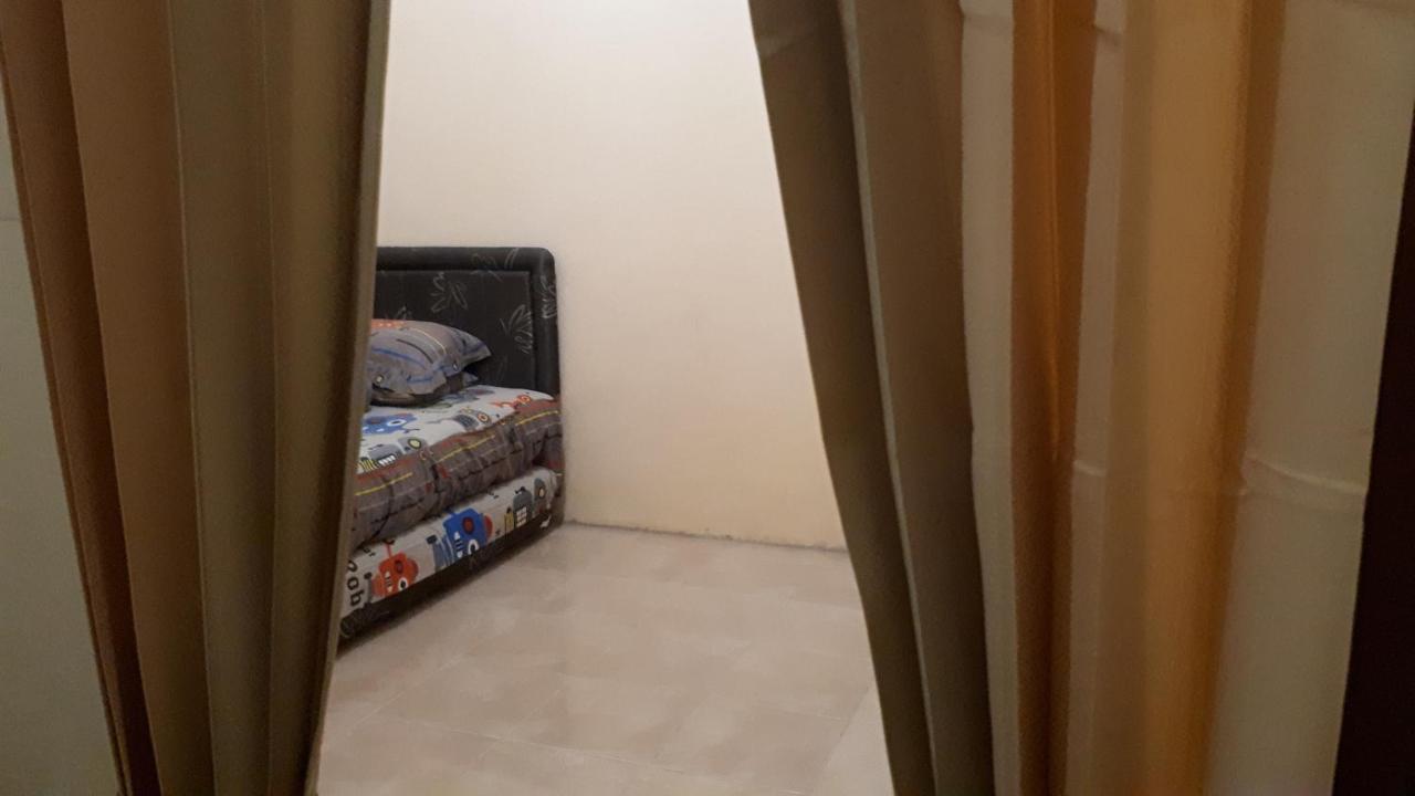 Bougenville Homestay Lembar  Eksteriør billede