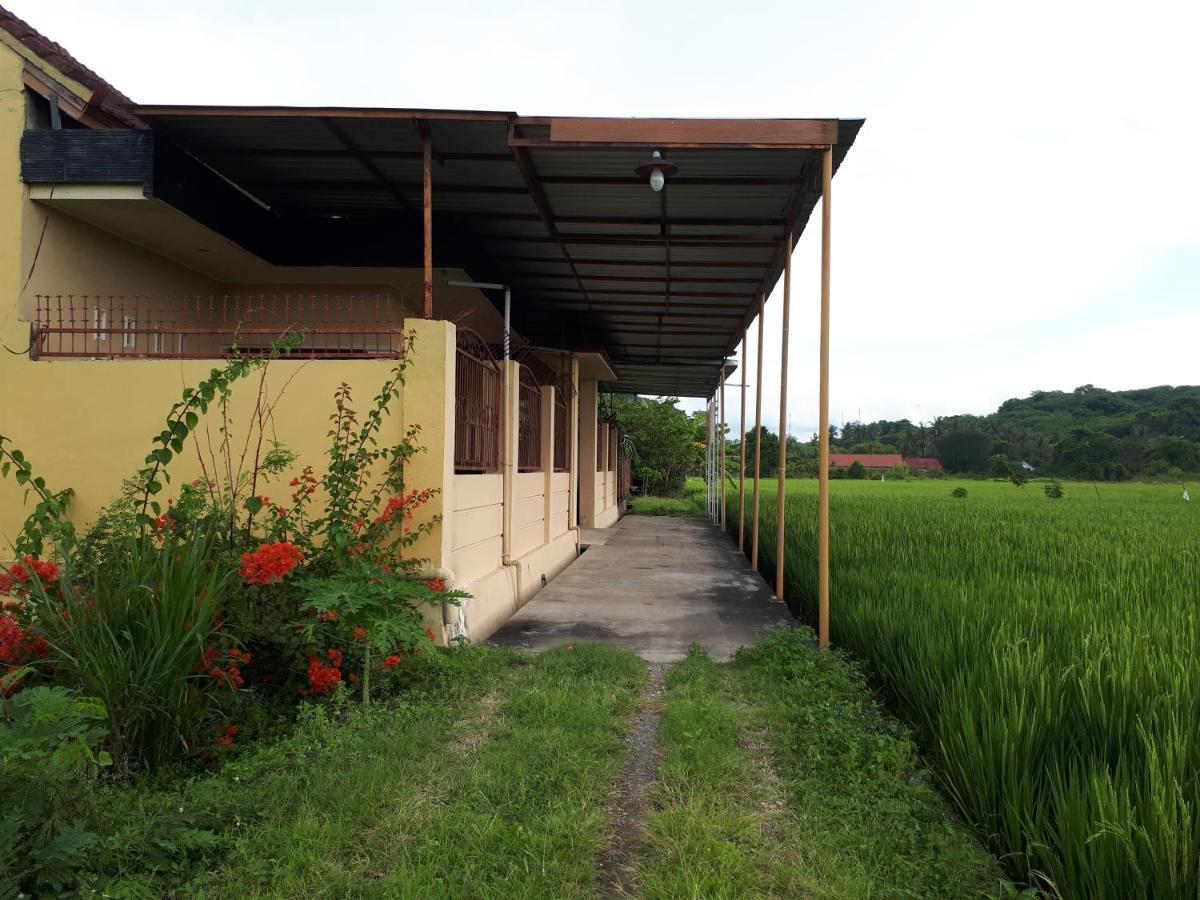 Bougenville Homestay Lembar  Eksteriør billede