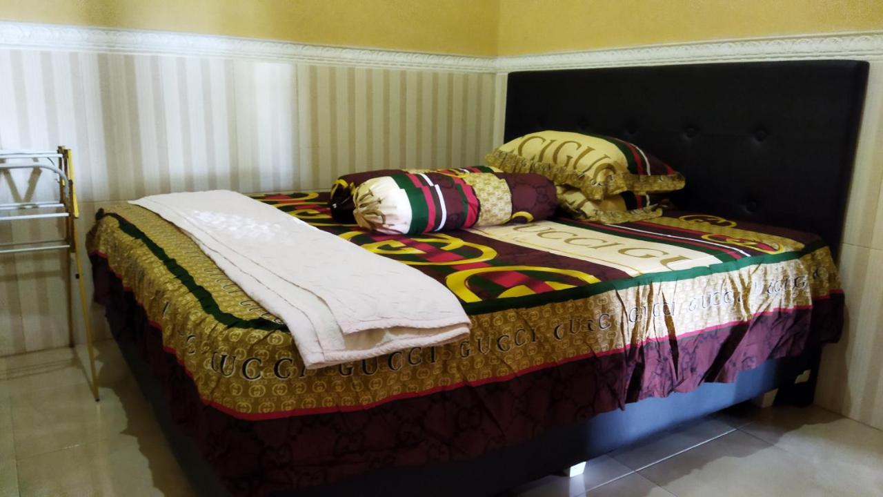 Bougenville Homestay Lembar  Eksteriør billede