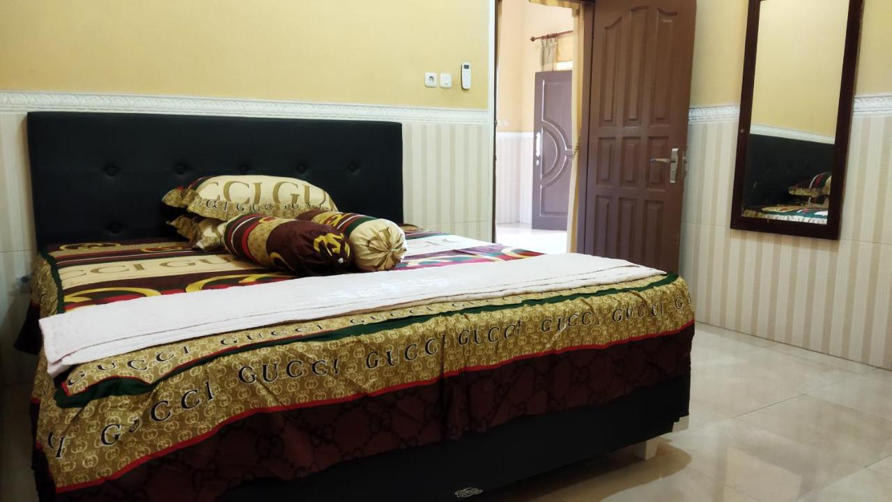 Bougenville Homestay Lembar  Eksteriør billede