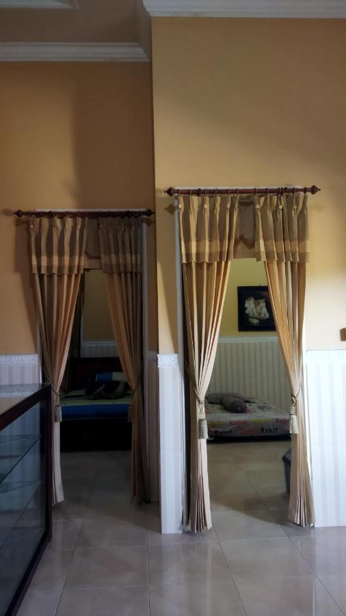 Bougenville Homestay Lembar  Eksteriør billede