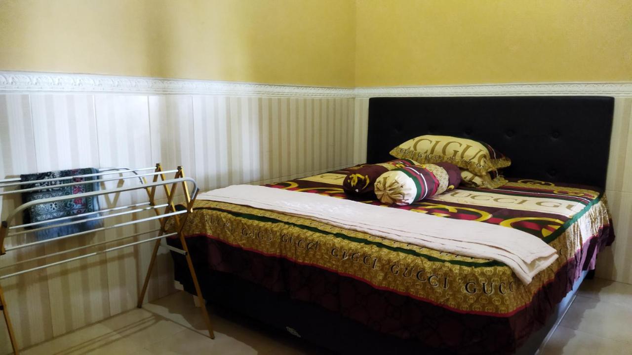 Bougenville Homestay Lembar  Eksteriør billede