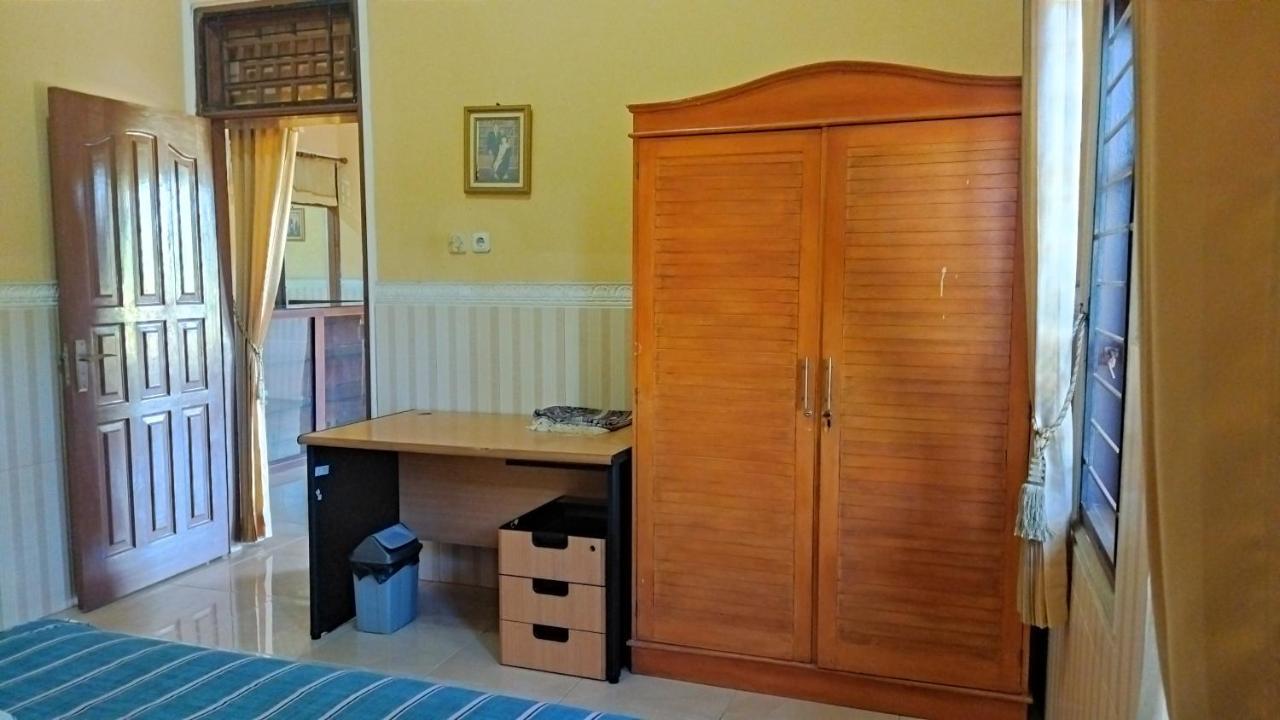 Bougenville Homestay Lembar  Eksteriør billede