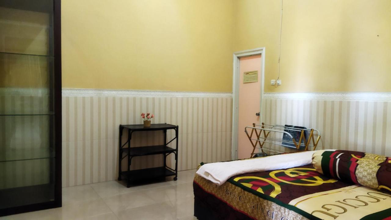 Bougenville Homestay Lembar  Eksteriør billede