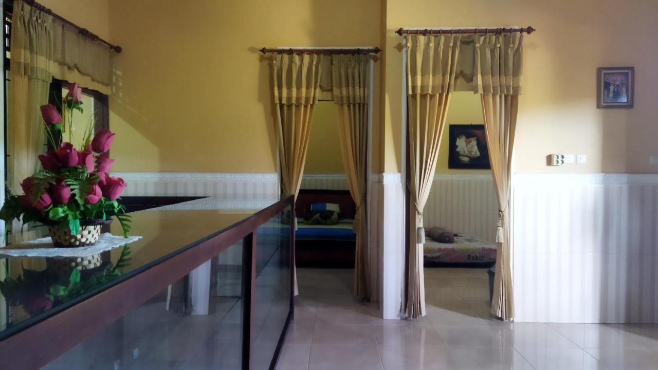 Bougenville Homestay Lembar  Eksteriør billede