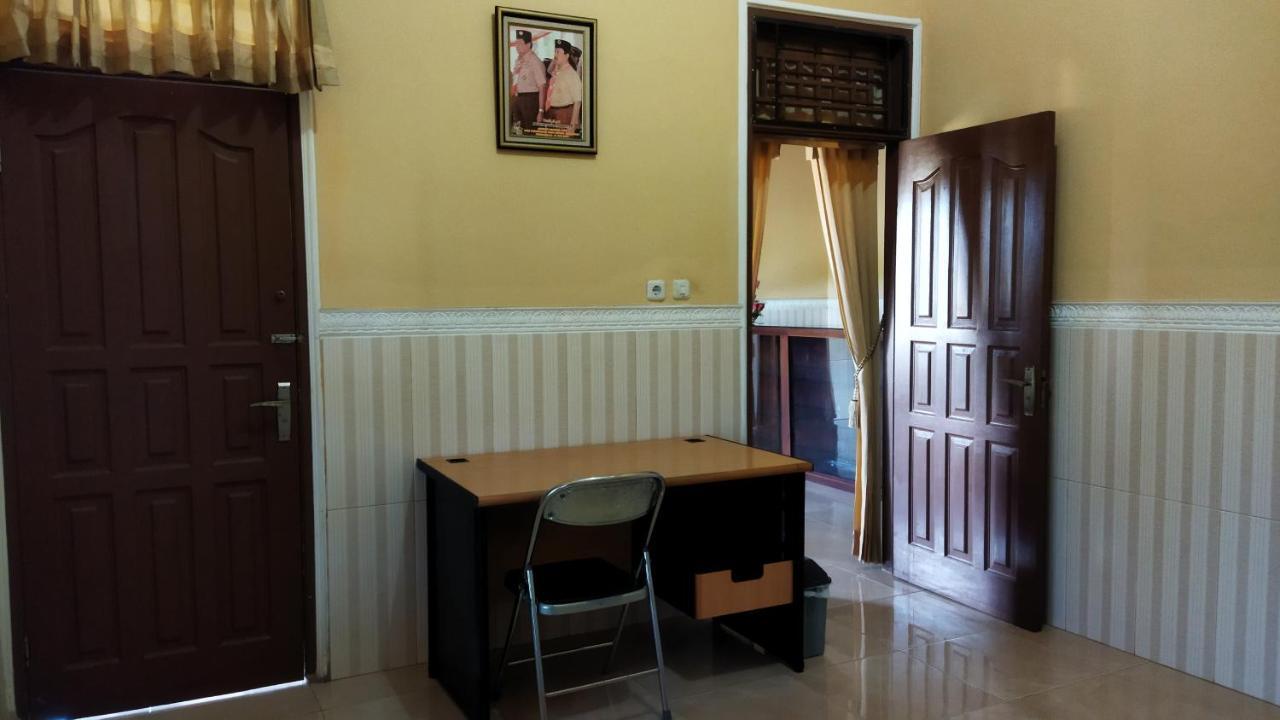 Bougenville Homestay Lembar  Eksteriør billede