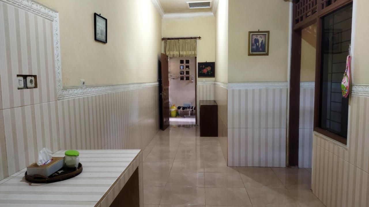 Bougenville Homestay Lembar  Eksteriør billede