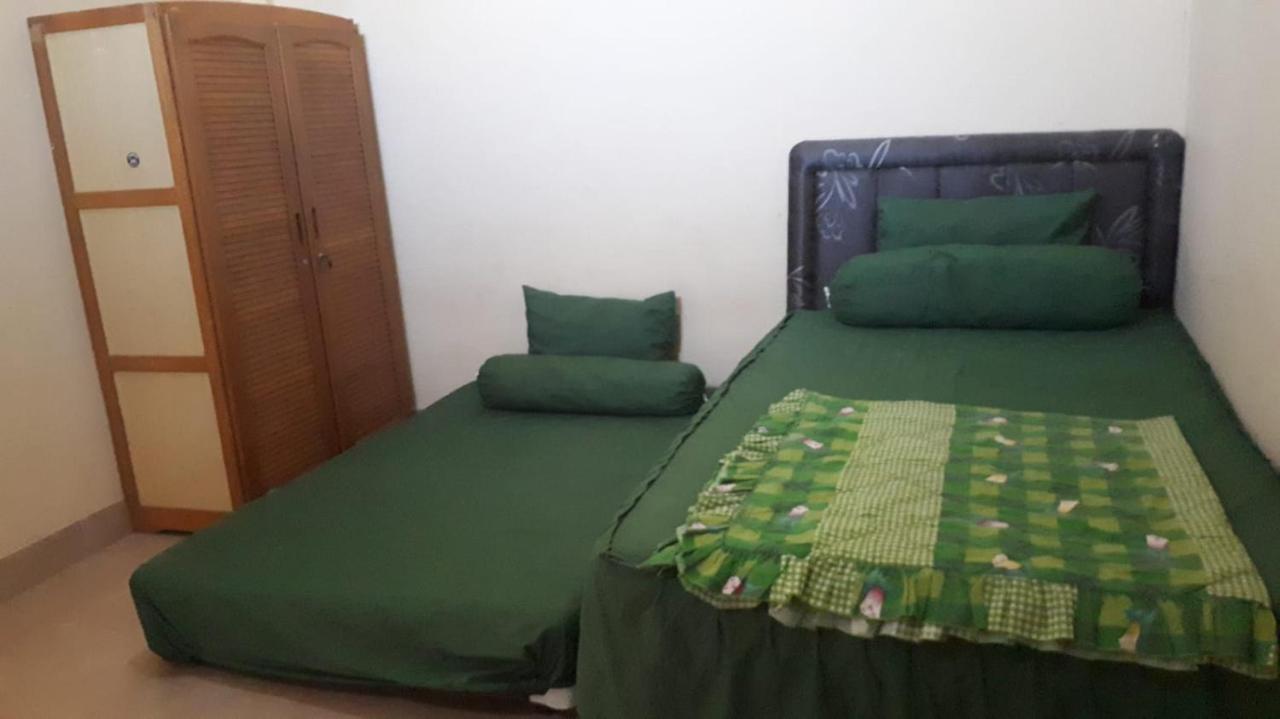Bougenville Homestay Lembar  Eksteriør billede