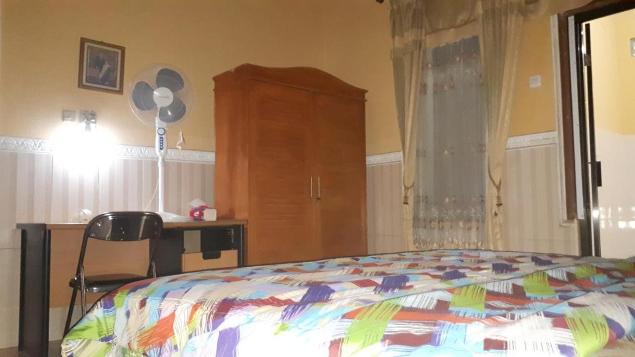 Bougenville Homestay Lembar  Eksteriør billede