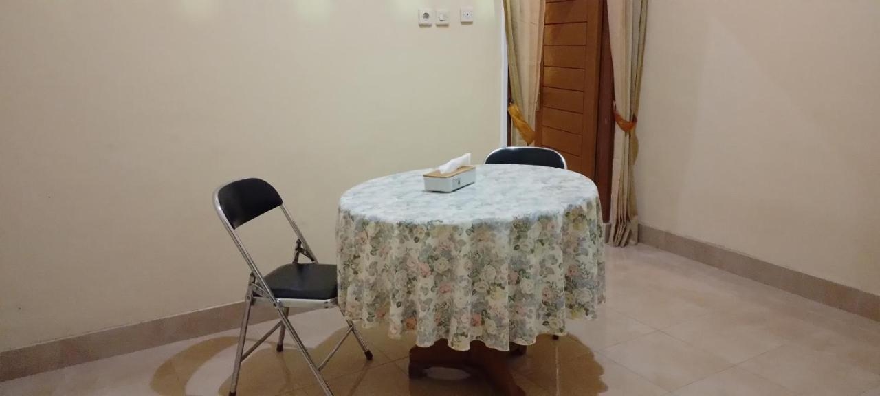 Bougenville Homestay Lembar  Eksteriør billede