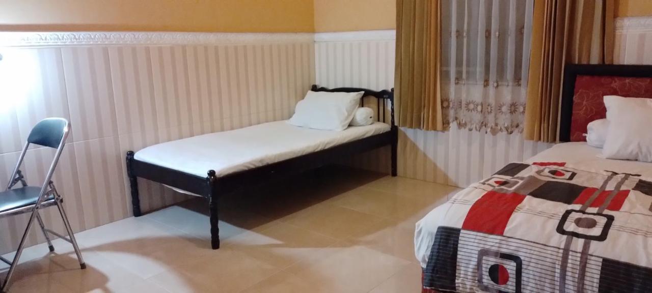 Bougenville Homestay Lembar  Eksteriør billede