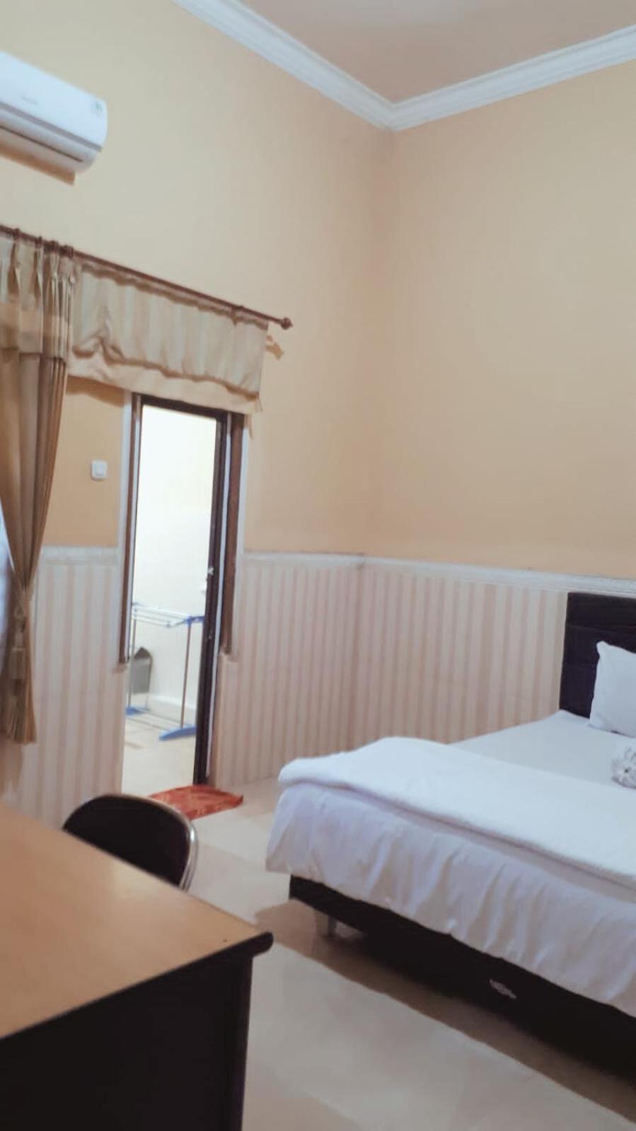 Bougenville Homestay Lembar  Eksteriør billede