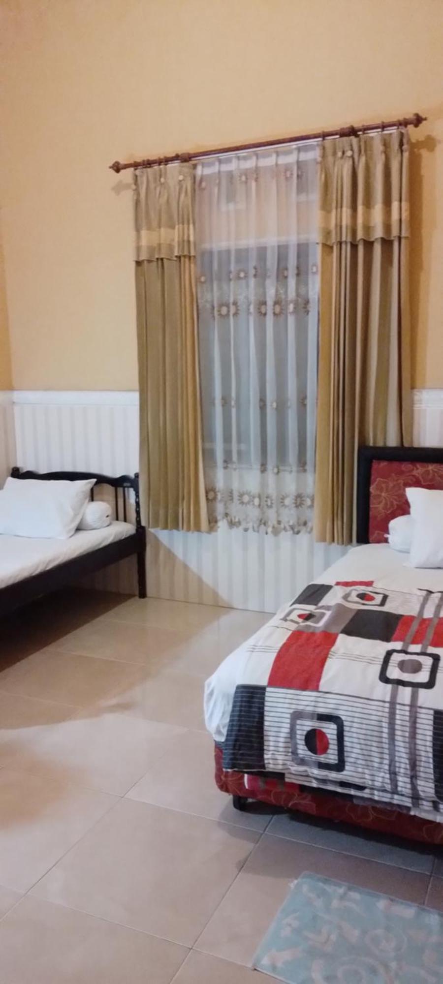 Bougenville Homestay Lembar  Eksteriør billede