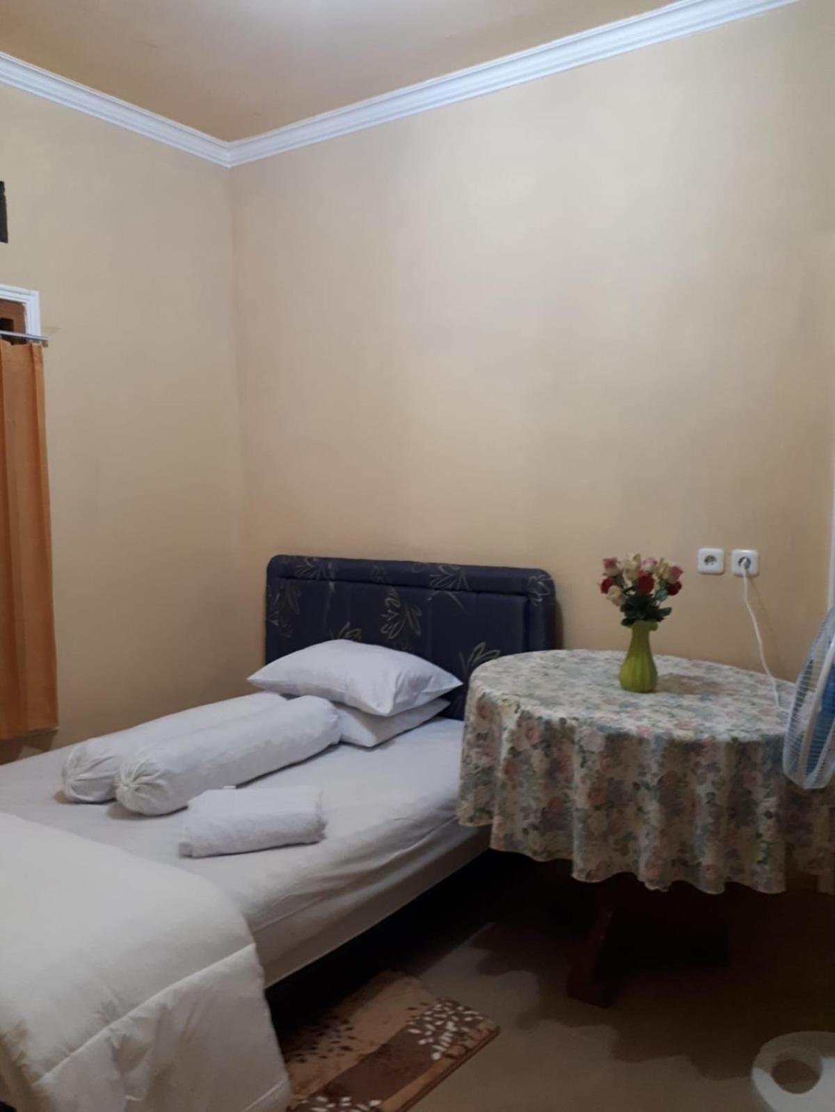 Bougenville Homestay Lembar  Eksteriør billede