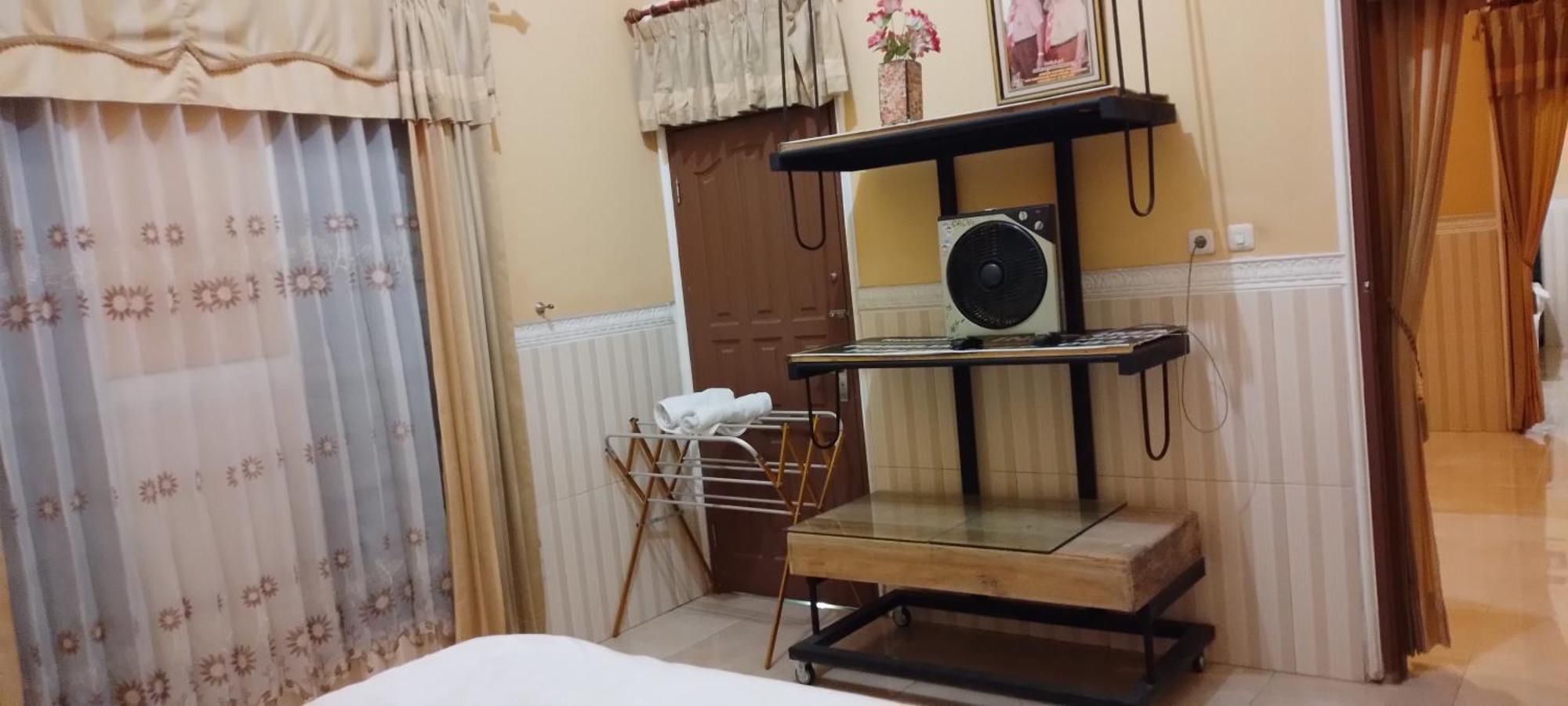 Bougenville Homestay Lembar  Værelse billede