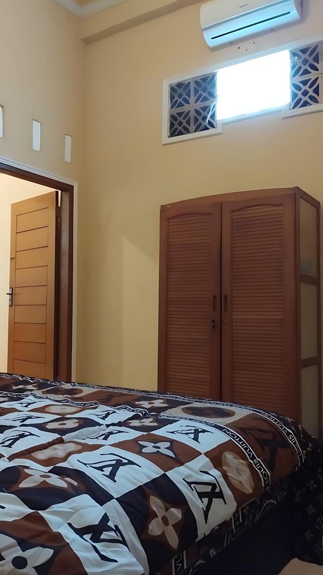 Bougenville Homestay Lembar  Eksteriør billede