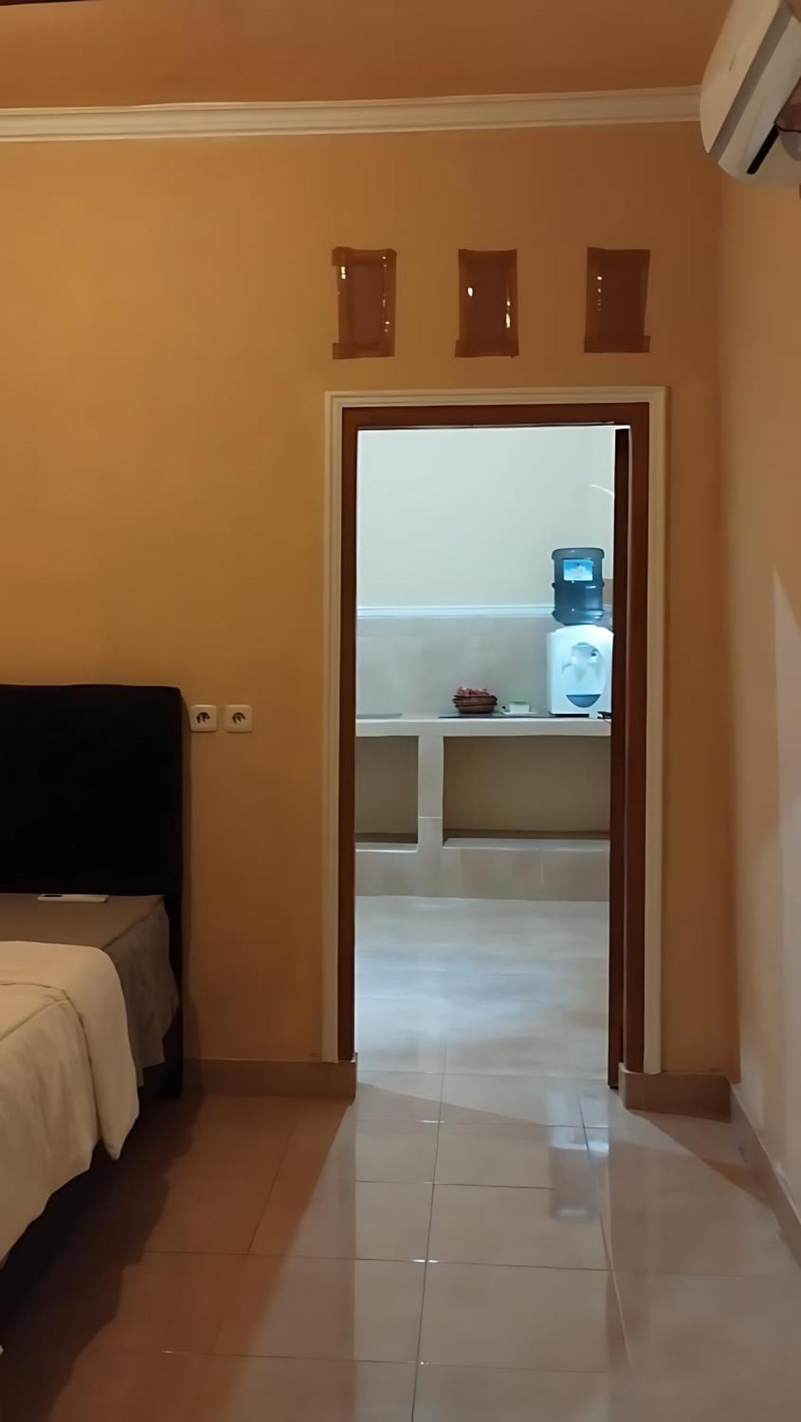 Bougenville Homestay Lembar  Eksteriør billede