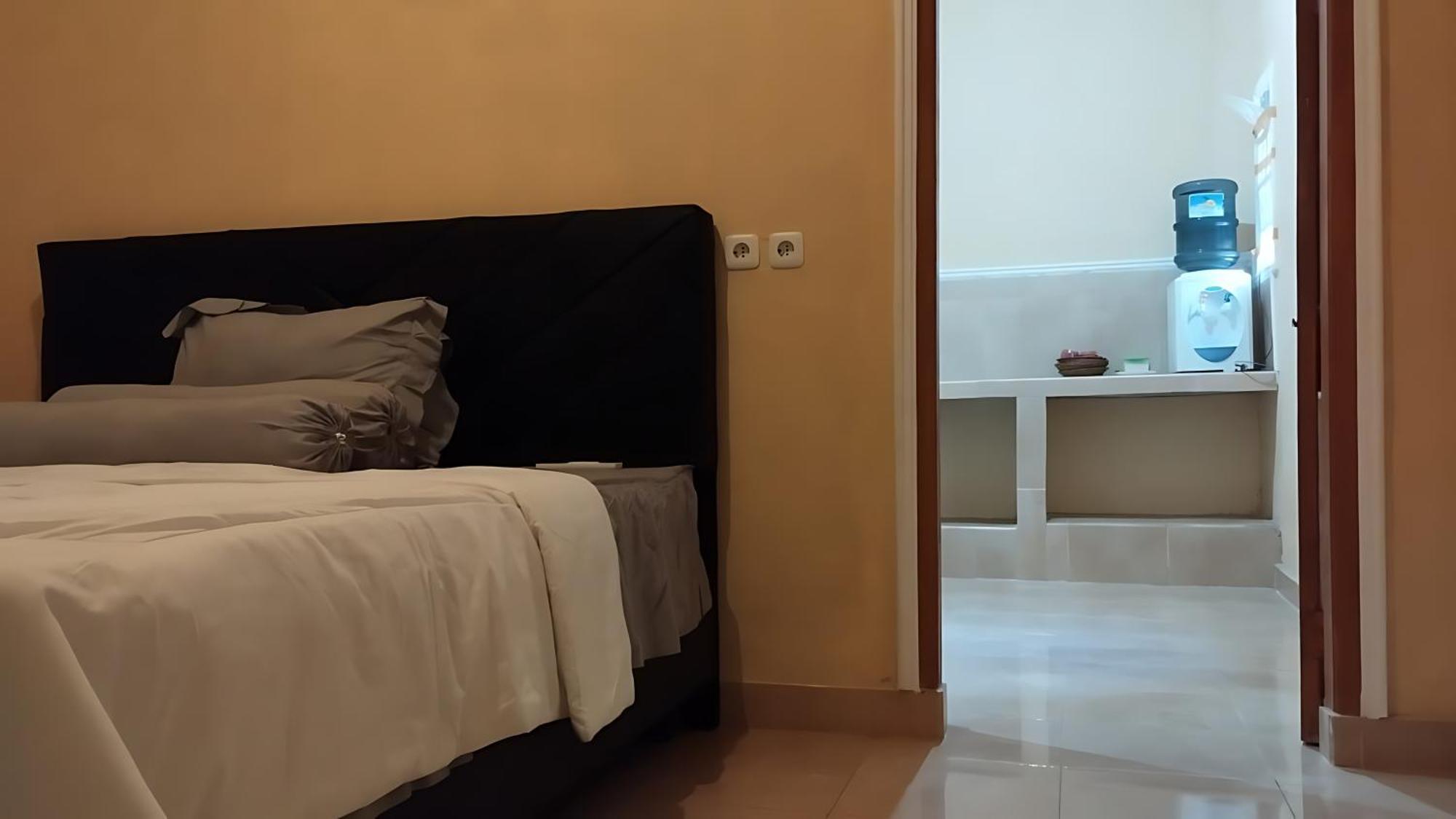 Bougenville Homestay Lembar  Eksteriør billede