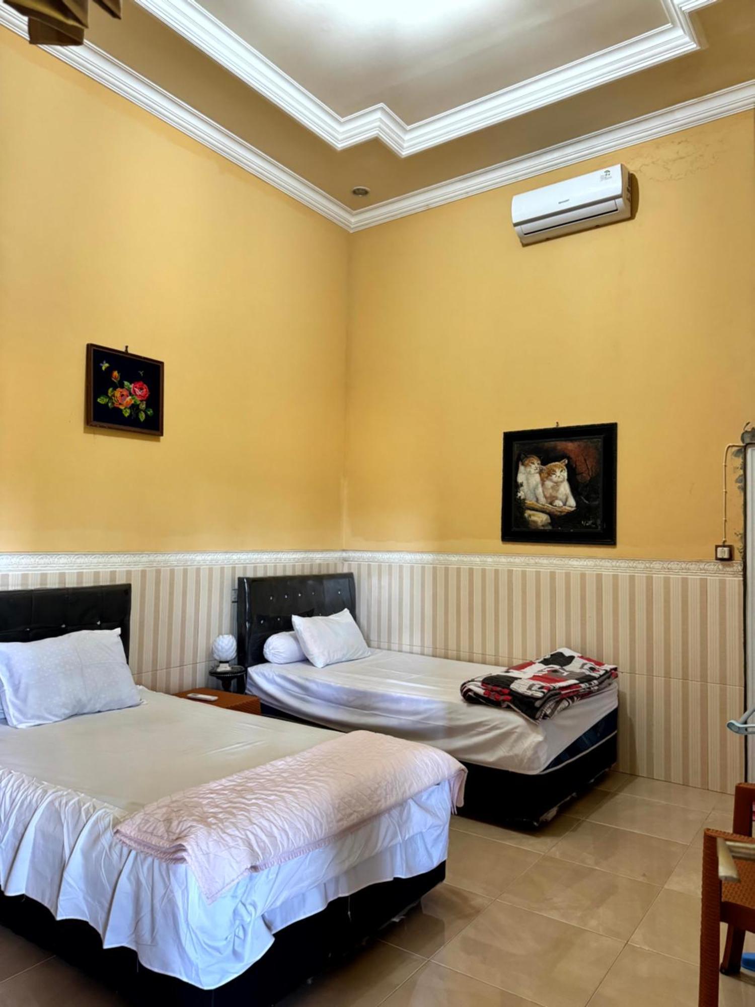 Bougenville Homestay Lembar  Eksteriør billede