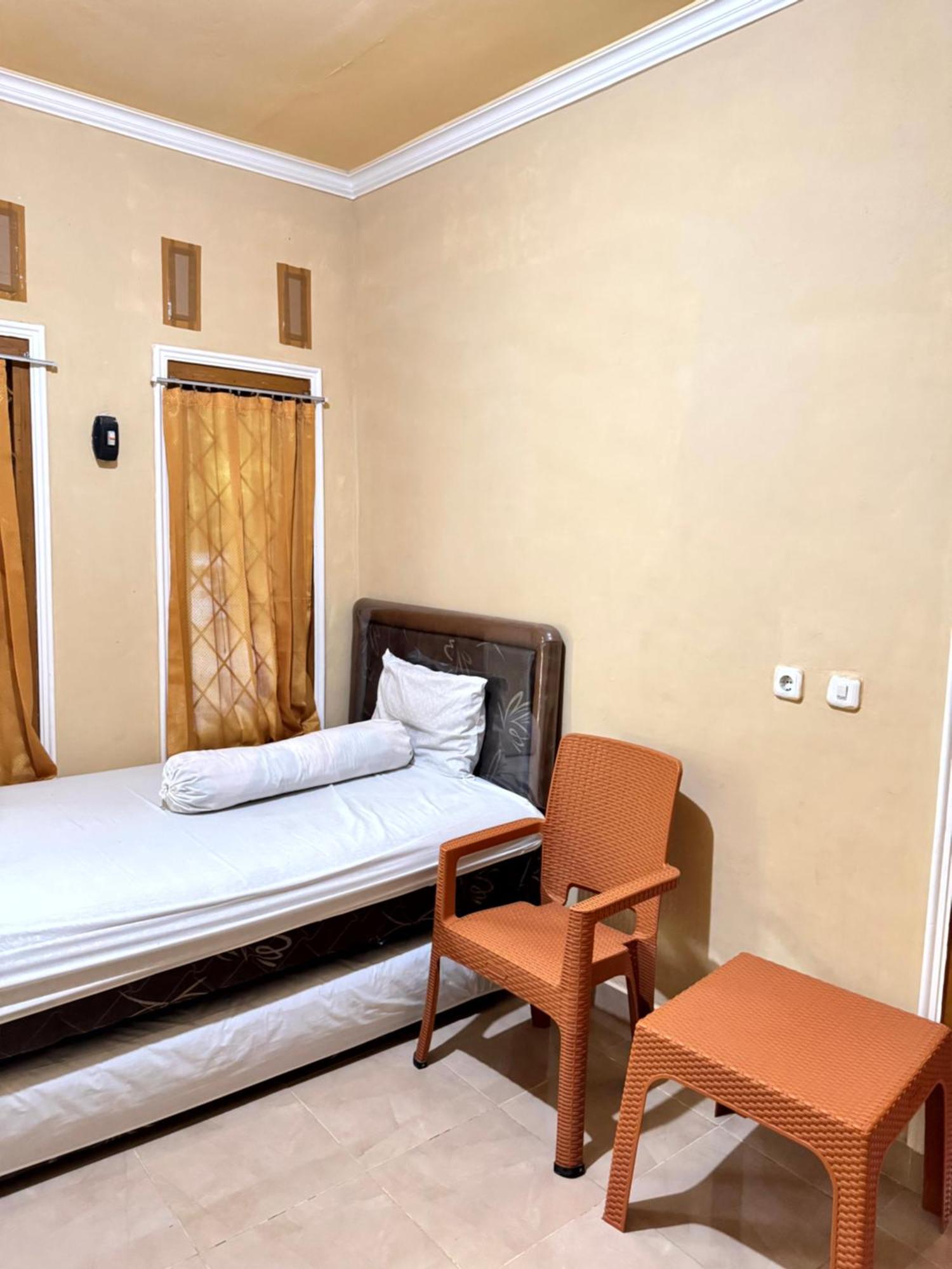 Bougenville Homestay Lembar  Eksteriør billede
