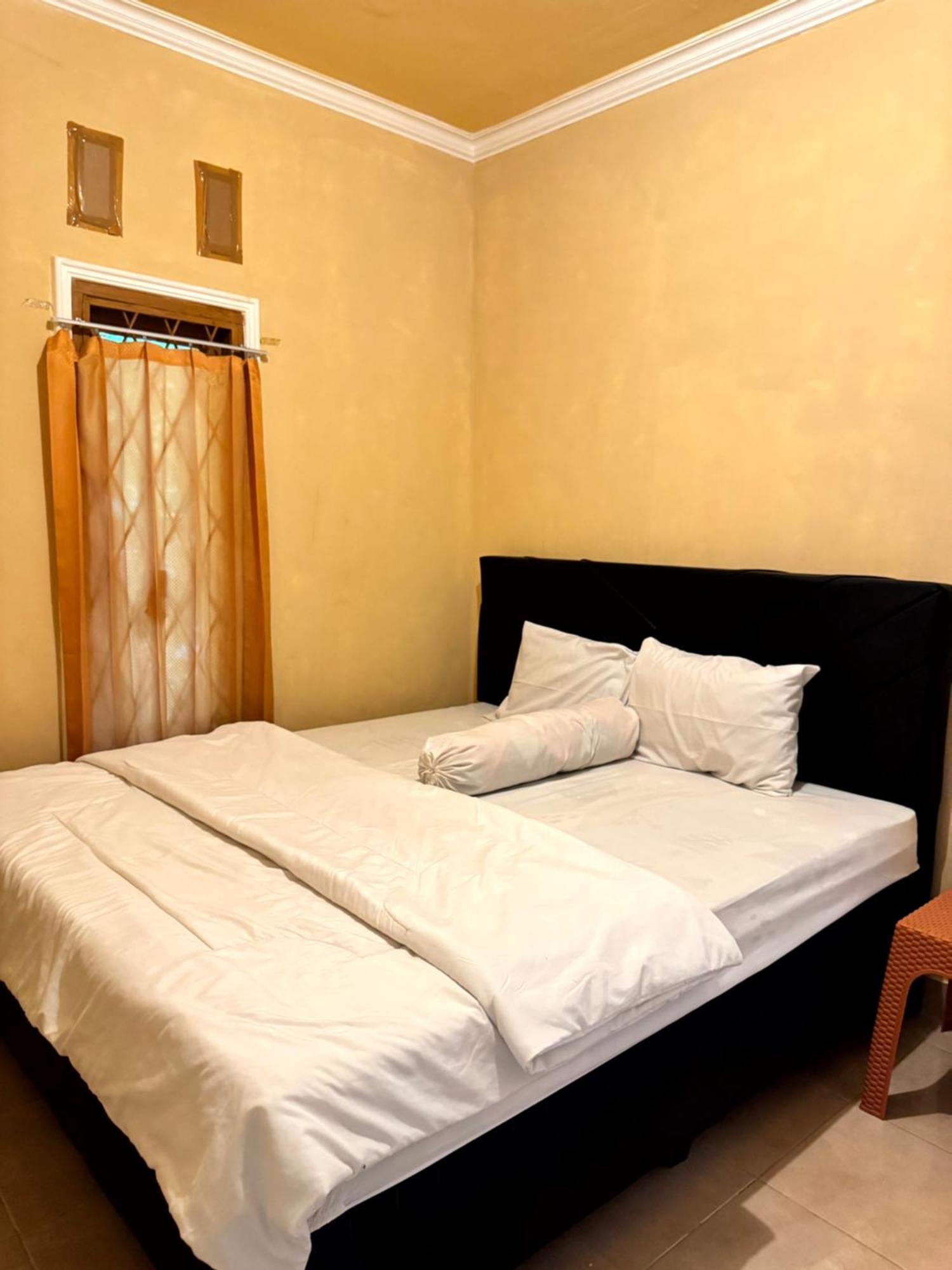 Bougenville Homestay Lembar  Eksteriør billede