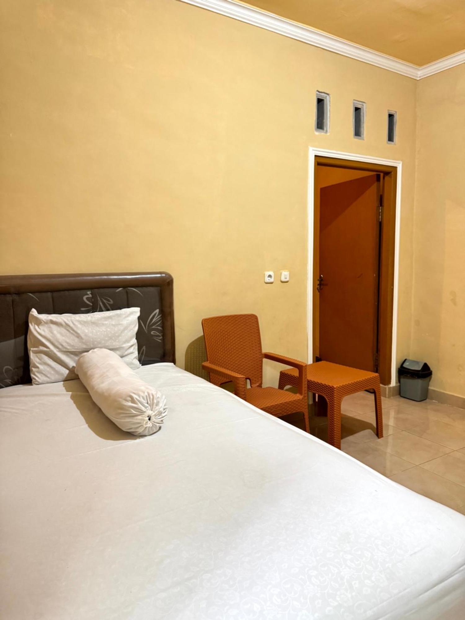 Bougenville Homestay Lembar  Eksteriør billede