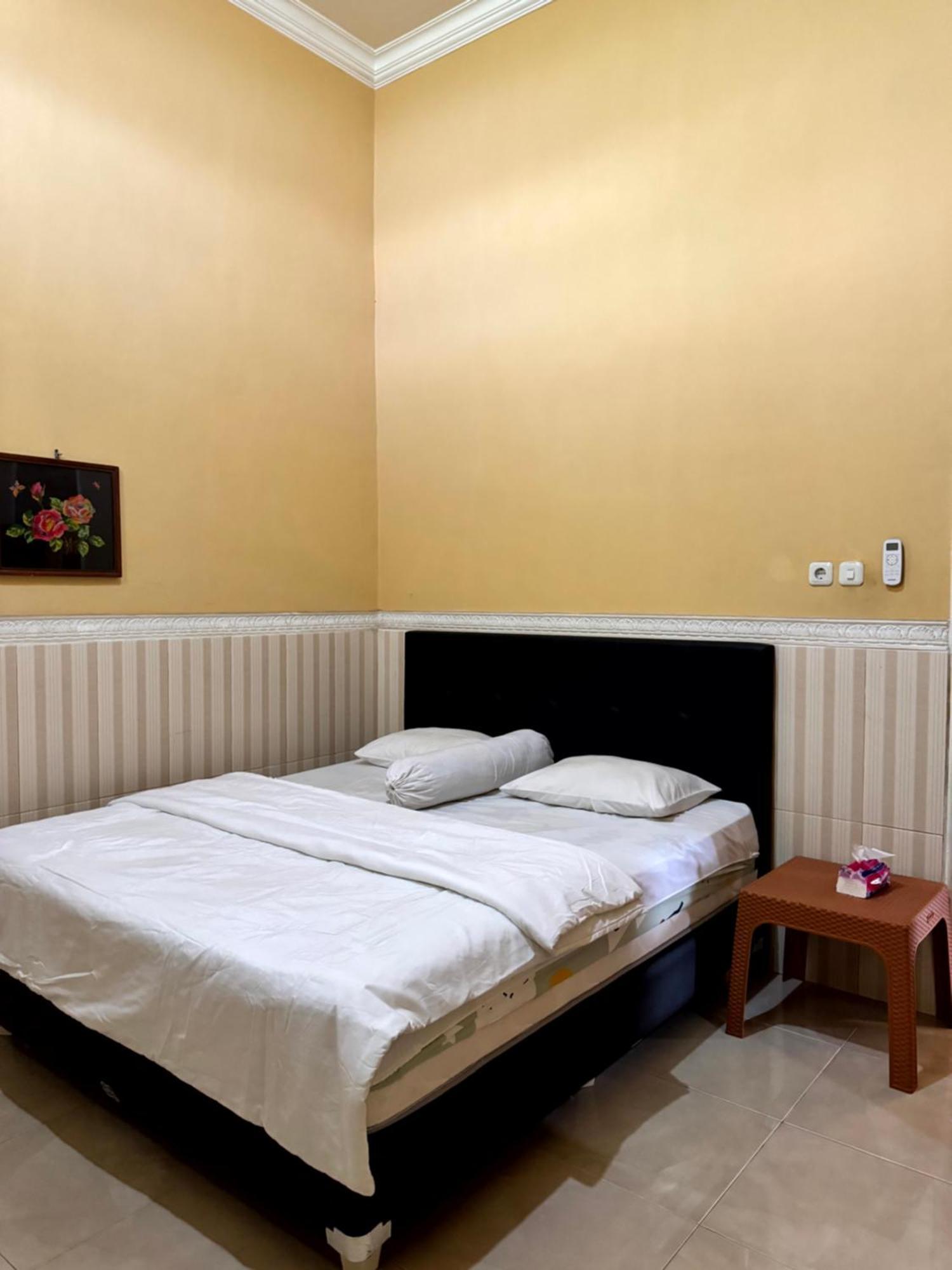 Bougenville Homestay Lembar  Eksteriør billede