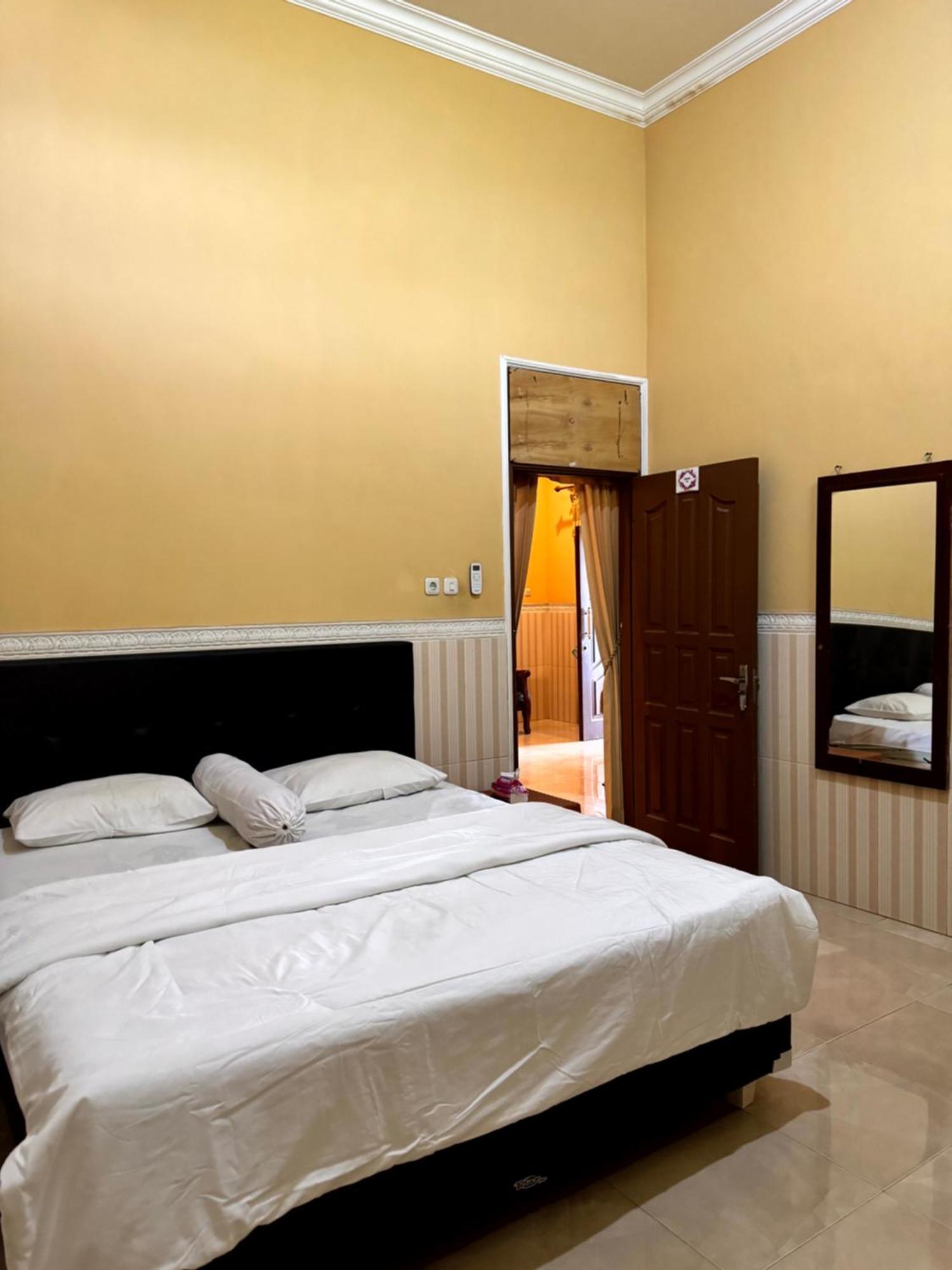 Bougenville Homestay Lembar  Eksteriør billede