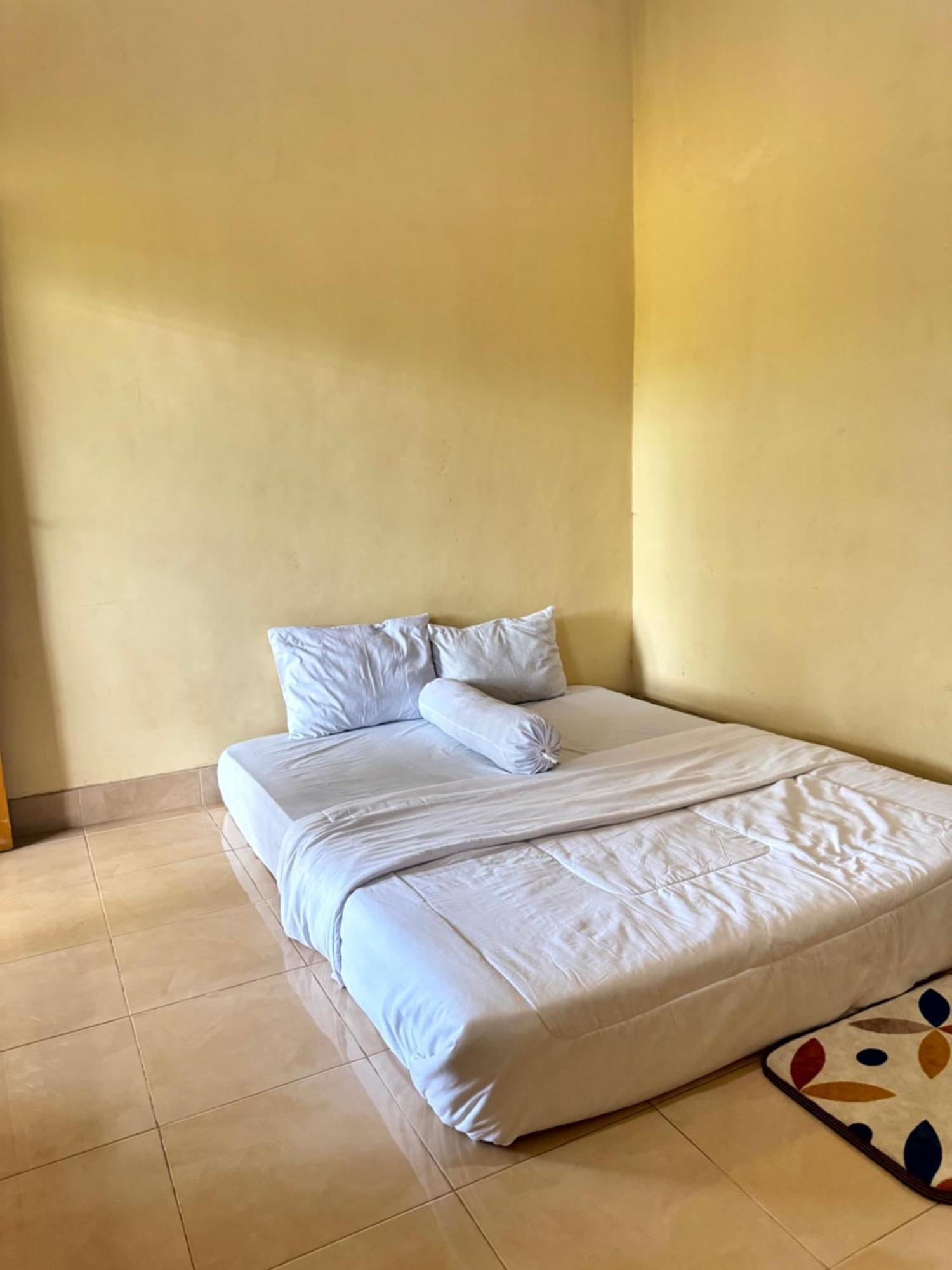 Bougenville Homestay Lembar  Eksteriør billede