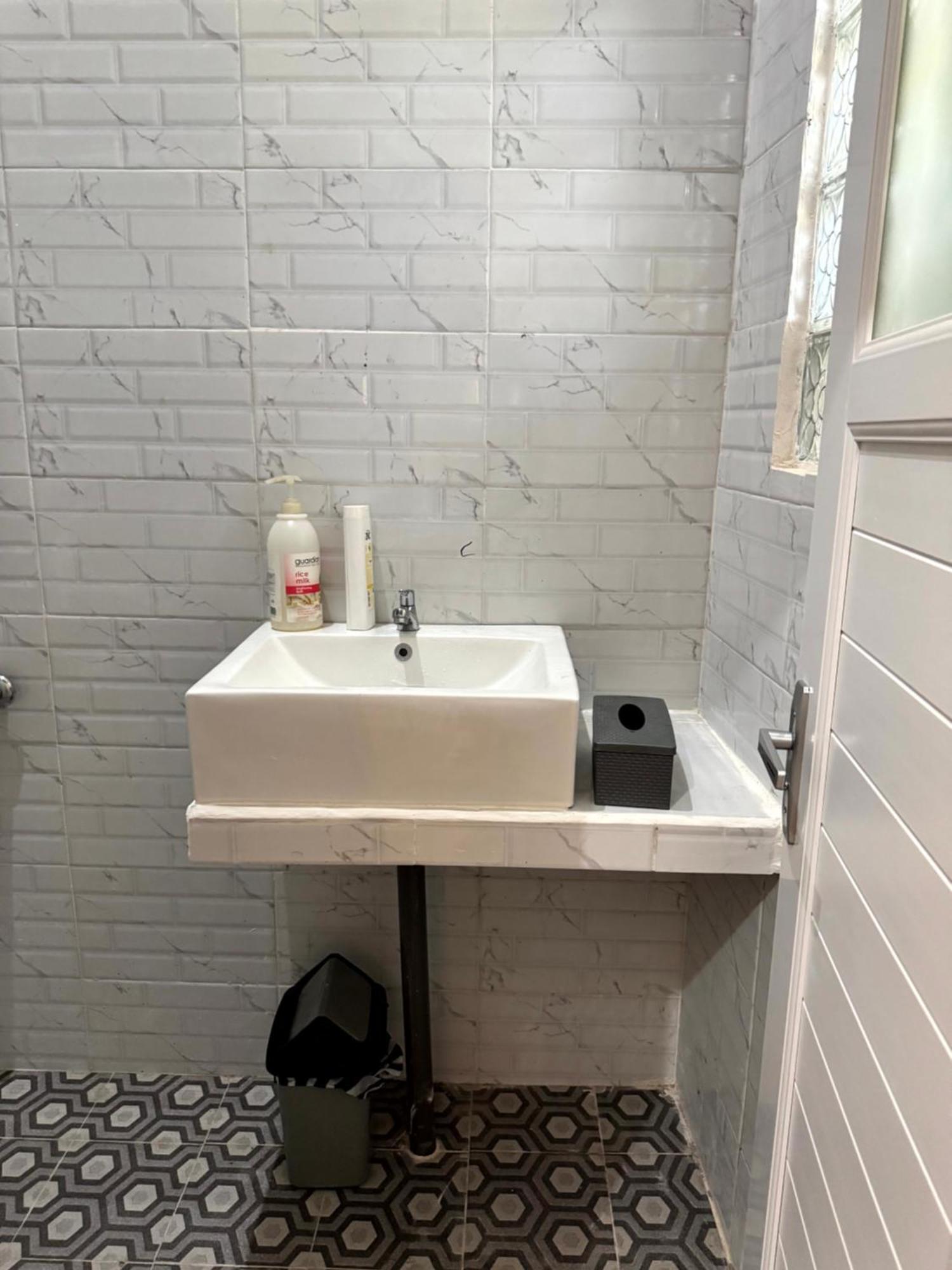 Bougenville Homestay Lembar  Eksteriør billede