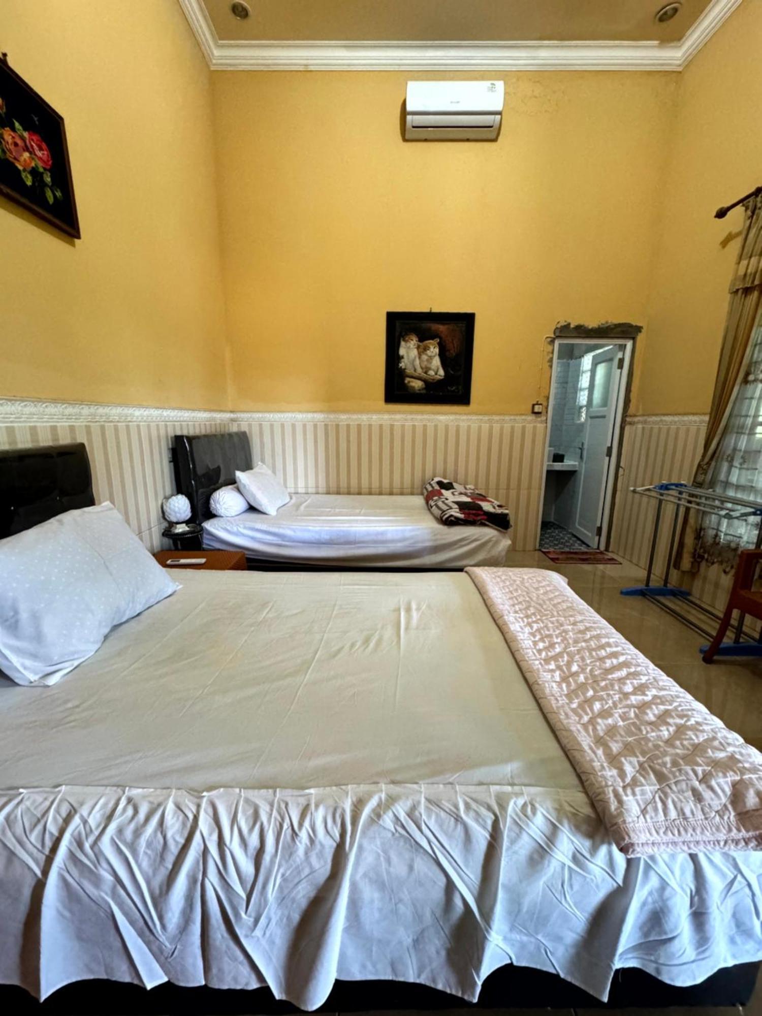 Bougenville Homestay Lembar  Eksteriør billede