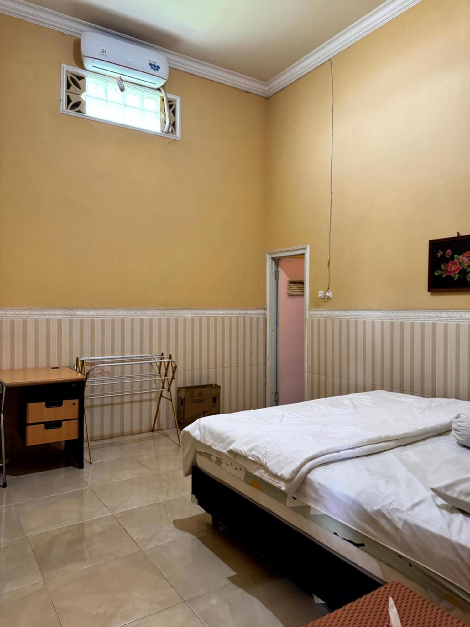 Bougenville Homestay Lembar  Eksteriør billede